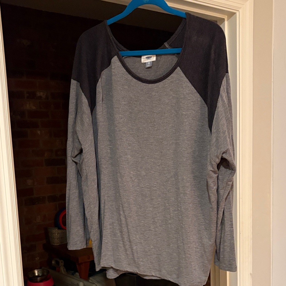 Old Navy Gray and Black Long Sleeve Top